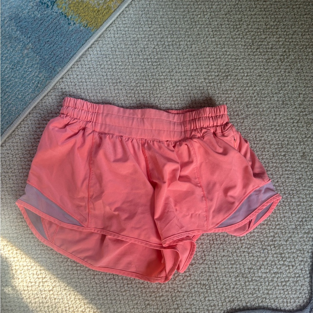 Lululemon Hotty Hot 2.5” Shorts Pink/Peach Color